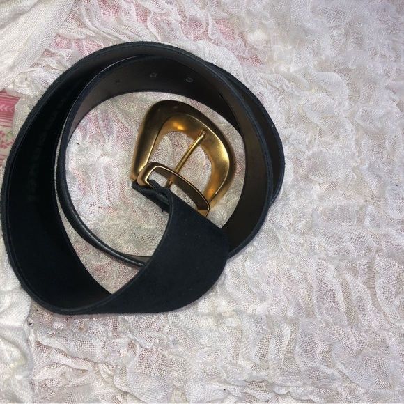 Emmanuel leather belt with large gold metal buckle- 34” with buckle- like new - Picture 4 of 11